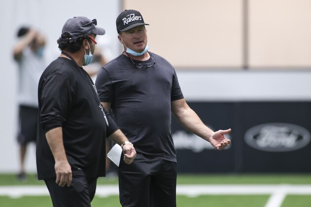 Las Vegas Raiders head coach Jon Gruden, right, talks with defensive coordinator Paul Guenther during an NFL football training camp practice Tuesday, Aug. 25, 2020, in Henderson, Nev. (Chase Stevens/Las Vegas Review-Journal via AP, Pool)