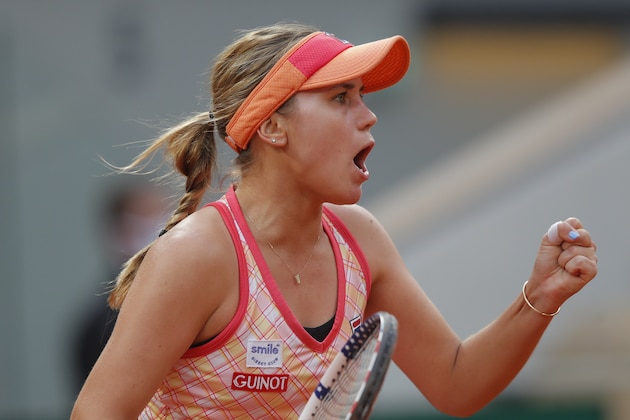 Sofia Kenin of the U.S. clenches her fist after scoring a point against Petra Kvitova of the Czech Republic in the semifinal match of the French Open tennis tournament at the Roland Garros stadium in Paris, France, Thursday, Oct. 8, 2020. (AP Photo/Michel Euler)