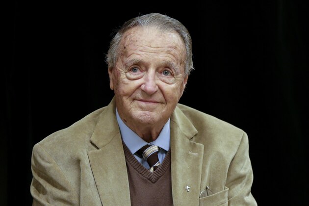 FILE - This is a Jan. 10, 2018, file photo showing former Florida State NCAA college football head coach Bobby Bowden at a Rotary Club luncheon in Omaha, Neb. Former Florida State coach Bobby Bowden has tested positive for COVID-19 and was home monitoring his symptoms. Family friend and Bowden's former publicist Kim Shiff says the 90-year-old Bowden had been hospitalized in Tallahassee, Florida, for about two weeks. He returned home late last week and was informed he had tested positive. Bowden told the Tallahassee Democrat on Monday, Oct. 5, 2020, he had not exhibited symptoms of the virus. (AP Photo/Nati Harnik, File) FILE - This is a Jan. 10, 2018, file photo showing former Florida State NCAA college football head coach Bobby Bowden at a Rotary Club luncheon in Omaha, Neb. Former Florida State coach Bobby Bowden has tested positive for COVID-19 and was home monitoring his symptoms. Family friend and Bowden's former publicist Kim Shiff says the 90-year-old Bowden had been hospitalized in Tallahassee, Florida, for about two weeks. He returned home late last week and was informed he had tested positive. Bowden told the Tallahassee Democrat on Monday, Oct. 5, 2020, he had not exhibited symptoms of the virus. (AP Photo/Nati Harnik, File)