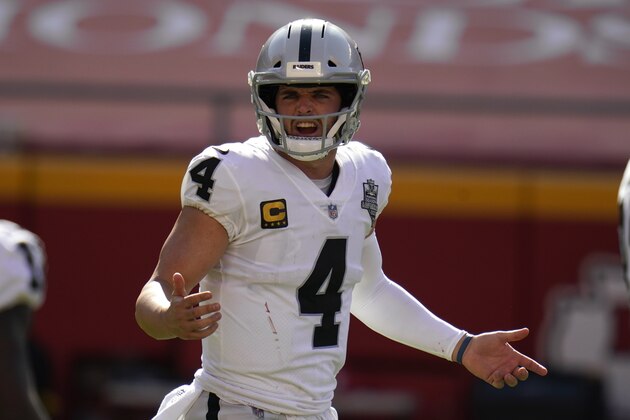 Las Vegas Raiders quarterback Derek Carr plays against the Kansas City Chiefs during the second half of an NFL football game, Sunday, Oct. 11, 2020, in Kansas City. (AP Photo/Jeff Roberson)
