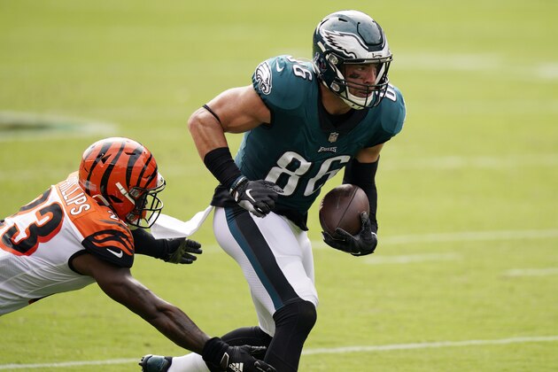 Philadelphia Eagles' Zach Ertz (86) runs past Cincinnati Bengals' Darius Phillips (23) during the first half of an NFL football game, Sunday, Sept. 27, 2020, in Philadelphia. (AP Photo/Chris Szagola)