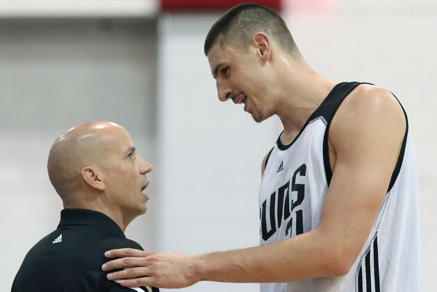 Phoenix Suns' Alex Len, right, shakes hands with head coach Nate Bjorkgren towards the end of the second half of an NBA summer league basketball game against the Washington Wizards, Saturday, July 11, 2015, in Las Vegas. (AP Photo/Ronda Churchill)