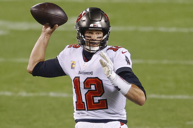 Tampa Bay Buccaneers quarterback Tom Brady (12) looks to pass the ball against the Chicago Bears during the first half of an NFL football game, Thursday, Oct. 8, 2020, in Chicago. (AP Photo/Kamil Krzaczynski)