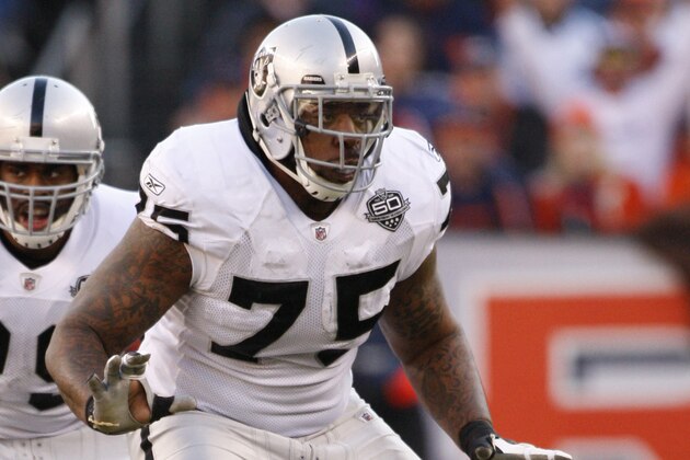 Oakland Raiders offensive tackle Mario Henderson plays during the second quarter of an NFL football game against the Denver Broncos at Invesco Field at Mile High in Denver, Sunday, Dec. 20, 2009. (AP Photo/Jack Dempsey)