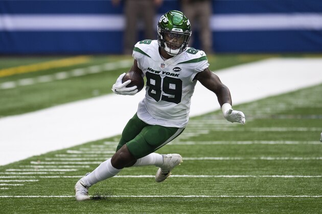 New York Jets tight end Chris Herndon (89) catches a pass by the sidelines during an NFL football game between the Indianapolis Colts and New York Jets, Sunday, Sept. 27, 2020, in Indianapolis. (AP Photo/Zach Bolinger)