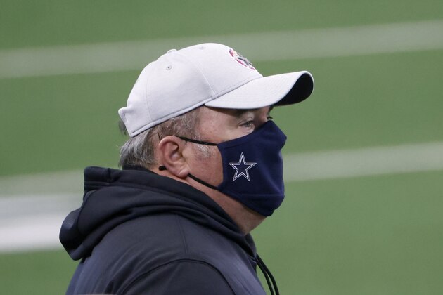 Dallas Cowboys head coach Mike McCarthy watches play against the Cleveland Browns in the first half of an NFL football game in Arlington, Texas, Sunday, Oct. 4, 2020. (AP Photo/Ron Jenkins)