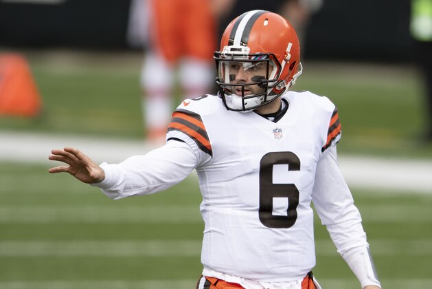 Cleveland Browns quarterback Baker Mayfield (6) talks to his teammates during an NFL football game against the Cincinnati Bengals, Sunday, Oct. 25, 2020, in Cincinnati. (AP Photo/Emilee Chinn)