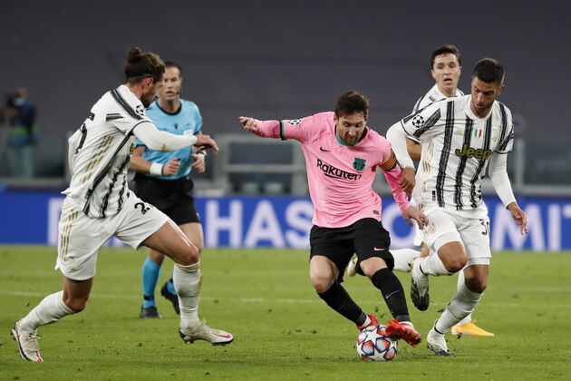Barcelona's Lionel Messi, center, is chased by Juventus' Rodrigo Bentancur, right, during the Champions League group G soccer match between Juventus and Barcelona at the Allianz stadium in Turin, Italy, Wednesday, Oct. 28, 2020. (AP Photo/Antonio Calanni)