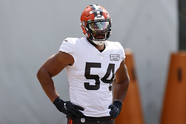 Cleveland Browns defensive end Olivier Vernon watches during practice at the NFL football team's training facility Monday, Aug. 24, 2020, in Berea, Ohio. (AP Photo/Ron Schwane)