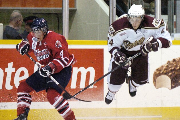 Peterborough Petes' Adam Sedlak, right, avoids a check from Oshawa Generals' Michael Del Zotto during an OHL hockey game in Peterborough, Ontario, on Thursday, Nov. 6, 2008. (AP Photo/The Canadian Press, Clifford Skarstedt Jr., Peterborough Examiner)