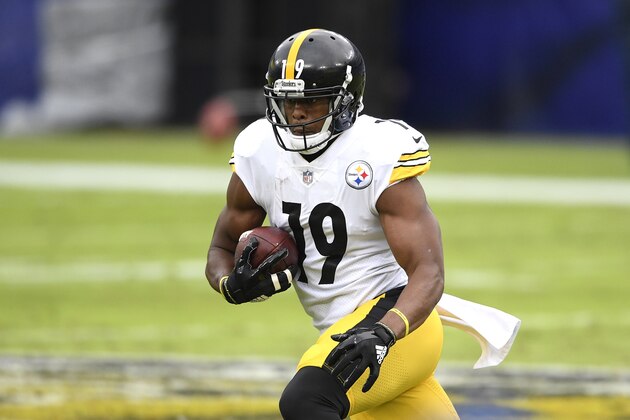 Pittsburgh Steelers wide receiver JuJu Smith-Schuster runs with the ball after making a catch against the Baltimore Ravens during the second half of an NFL football game, Sunday, Nov. 1, 2020, in Baltimore. (AP Photo/Nick Wass)