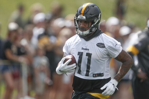 Pittsburgh Steelers wide receiver Donte Moncrief (11) goes through drills during practice at NFL football training camp, Thursday, Aug. 15, 2019, in Latrobe, Pa.. (AP Photo/Keith Srakocic)