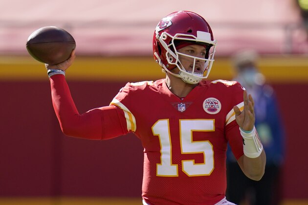 Kansas City Chiefs quarterback Patrick Mahomes throws during the first half of an NFL football game against the New York Jets Sunday, Nov. 1, 2020, in Kansas City, Mo. (AP Photo/Jeff Roberson)
