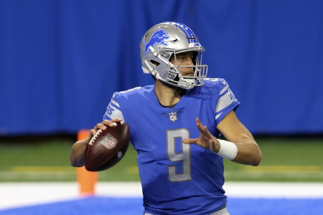 Matthew Stafford, quarterback de los Lions de Detroit, se prepara para lanzar un pase en el encuentro del domingo 1 de noviembre de 2020, ante los Colts de IndianÃ¡polis (AP Foto/Tony Ding)