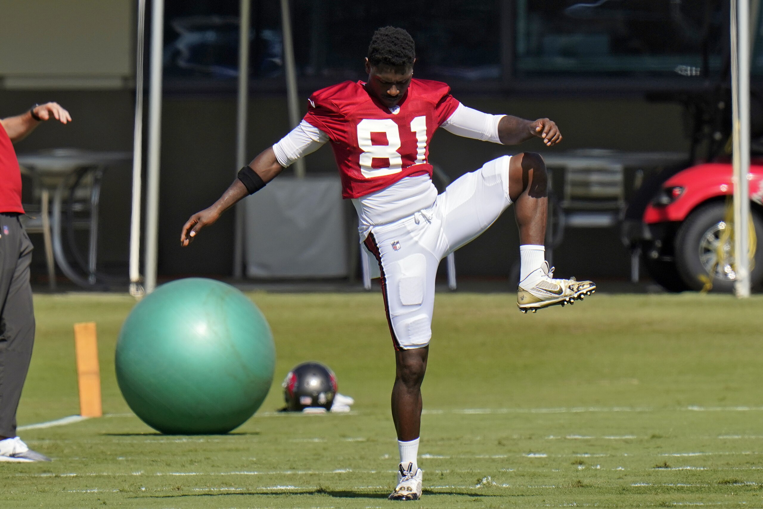 New Tampa Bay Buccaneers wide receiver Antonio Brown (81) stretches during an NFL football practice Thursday, Nov. 5, 2020, in Tampa, Fla. (AP Photo/Chris O'Meara)