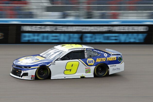 Chase Elliott (9) races through Turn 4 during the NASCAR Cup Series auto race at Phoenix Raceway, Sunday, Nov. 8, 2020, in Avondale, Ariz. (AP Photo/Ralph Freso)