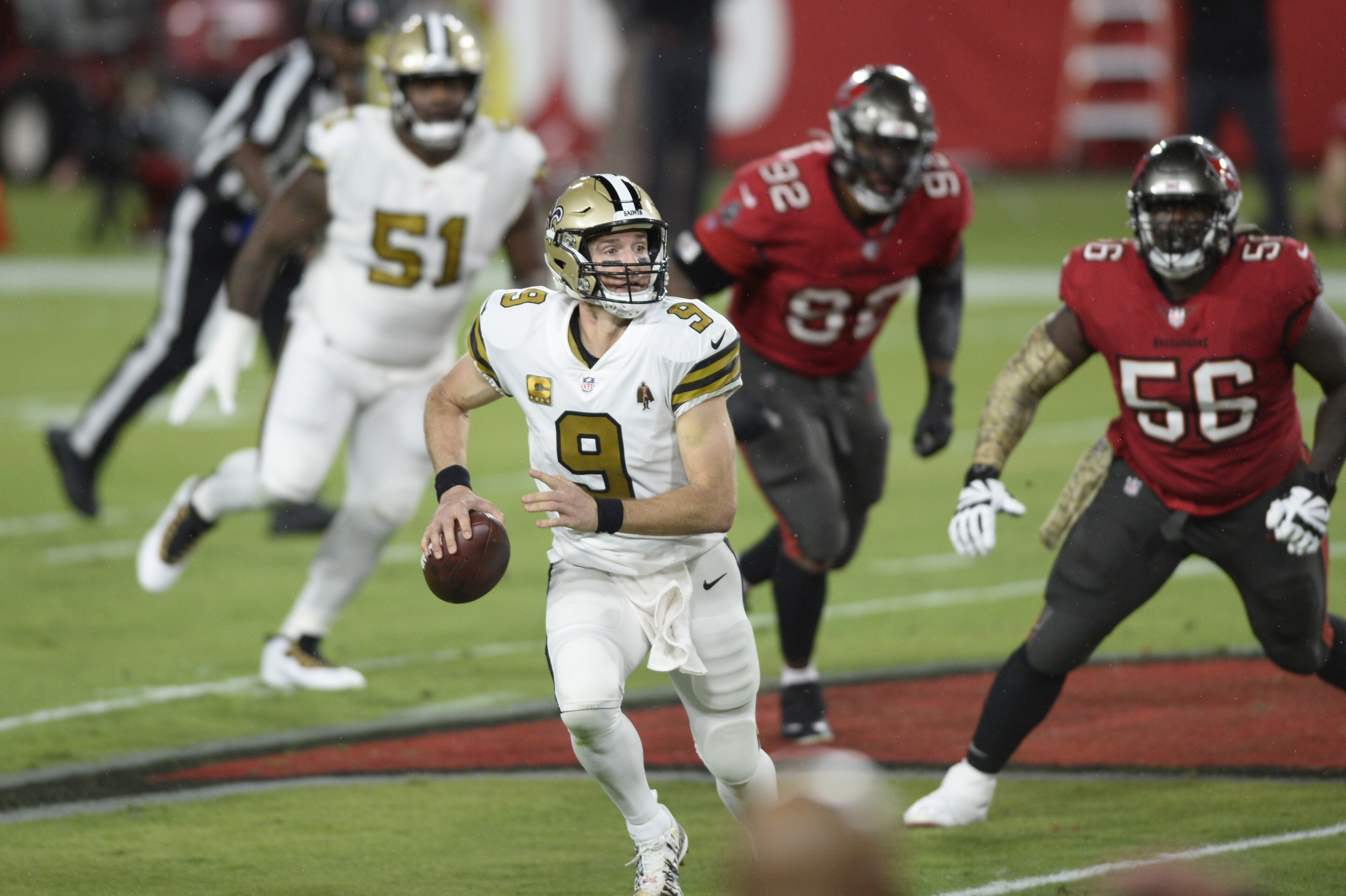 New Orleans Saints quarterback Drew Brees (9) scrambles against the Tampa Bay Buccaneers during the first half of an NFL football game Sunday, Nov. 8, 2020, in Tampa, Fla. (AP Photo/Jason Behnken)