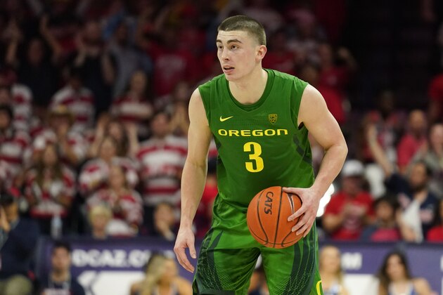 Oregon guard Payton Pritchard (3) in the first half of an NCAA college basketball game against Arizona Saturday, Feb. 22, 2020, in Tucson, Ariz. (AP Photo/Rick Scuteri)