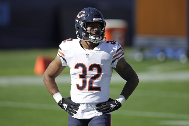 Chicago Bears running back David Montgomery (32) warms up before an NFL football game against the Tennessee Titans Sunday, Nov. 8, 2020, in Nashville, Tenn. (AP Photo/Ben Margot)