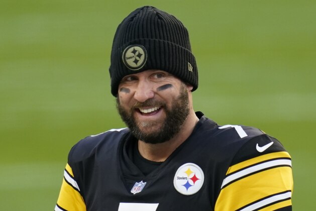Pittsburgh Steelers quarterback Ben Roethlisberger (7) on the sideline before an NFL football game against the Cincinnati Bengals, Sunday, Nov. 15, 2020, in Pittsburgh. (AP Photo/Keith Srakocic)