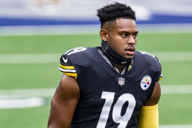 Pittsburgh Steelers wide receiver JuJu Smith-Schuster (19) warms-up before an NFL football game against the Dallas Cowboys, Sunday, Nov. 8, 2020, in Arlington, Texas. Pittsburgh won 24-19. (AP Photo/Brandon Wade)