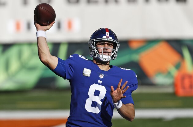 New York Giants quarterback Daniel Jones (8) throws during the first half of NFL football game against the Cincinnati Bengals, Sunday, Nov. 29, 2020, in Cincinnati. (AP Photo/Aaron Doster)