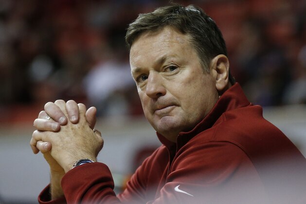 Oklahoma football coach Bob Stoops is pictured during an NCAA college basketball game between Iowa State and Oklahoma in Norman, Okla., Saturday, Jan. 21, 2017. (AP Photo/Sue Ogrocki) Oklahoma football coach Bob Stoops is pictured during an NCAA college basketball game between Iowa State and Oklahoma in Norman, Okla., Saturday, Jan. 21, 2017. (AP Photo/Sue Ogrocki)