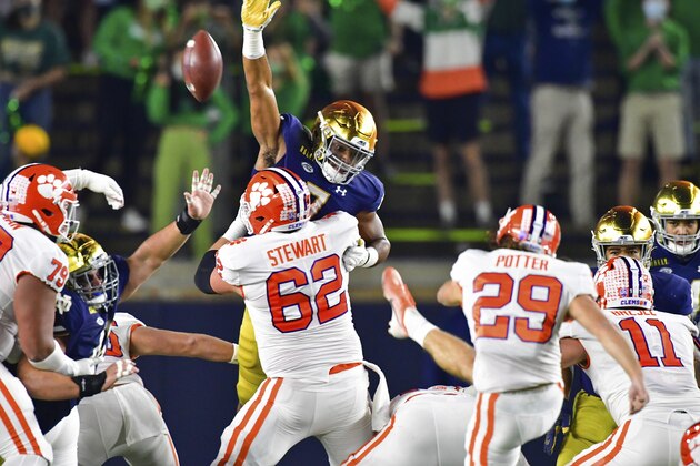 Clemson's B.T. Potter (29) kicks a field goal against Notre Dame during the second quarter in an NCAA college football game Saturday, Nov. 7, 2020, in South Bend, Ind. (Matt Cashore/Pool Photo via AP)