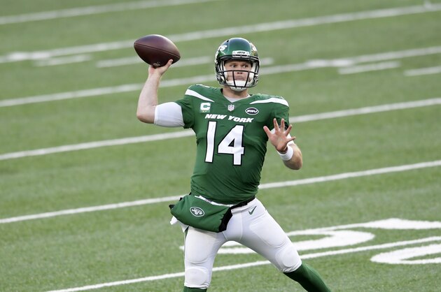 New York Jets quarterback Sam Darnold during the second half of an NFL football game against the Miami Dolphins, Sunday, Nov. 29, 2020, in East Rutherford, N.J. (AP Photo/Bill Kostroun) New York Jets quarterback Sam Darnold during the second half of an NFL football game against the Miami Dolphins, Sunday, Nov. 29, 2020, in East Rutherford, N.J. (AP Photo/Bill Kostroun)