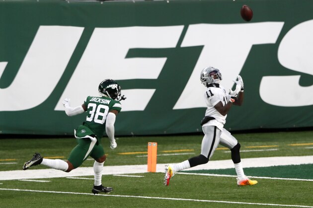 Las Vegas Raiders' Henry Ruggs III, right, catches a touchdown during the second half an NFL football game against the New York Jets, Sunday, Dec. 6, 2020, in East Rutherford, N.J. (AP Photo/Noah K. Murray)