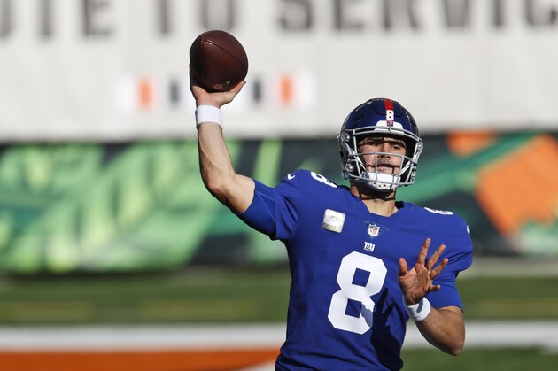 New York Giants quarterback Daniel Jones (8) throws during the first half of NFL football game against the Cincinnati Bengals, Sunday, Nov. 29, 2020, in Cincinnati. (AP Photo/Aaron Doster)