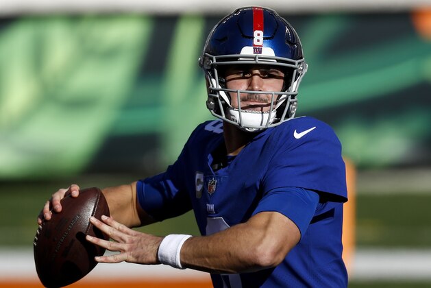 New York Giants quarterback Daniel Jones (8) throws a pass during an NFL football game against the Cincinnati Bengals, Sunday, Nov. 29, 2020, in Cincinnati. The Giants won 19-17. (AP Photo/Aaron Doster)