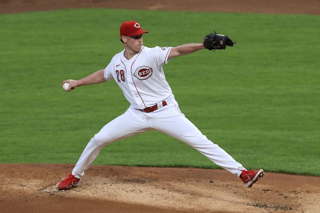 Cincinnati Reds' Anthony DeSclafani throws in the first inning during a baseball game against the Pittsburgh Pirates in Cincinnati, Monday, Sept. 14, 2020. (AP Photo/Aaron Doster)