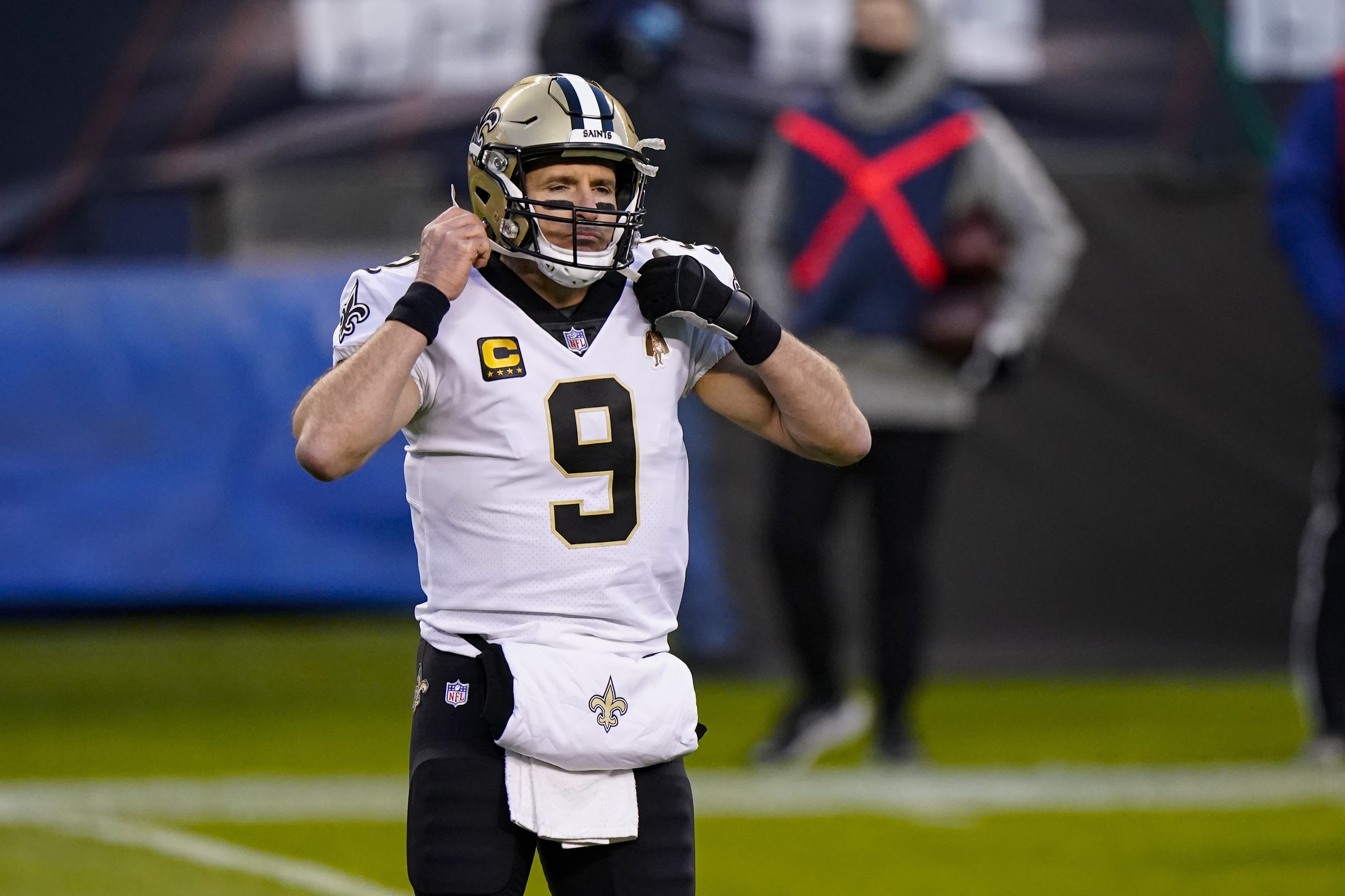 New Orleans Saints quarterback Drew Brees (9) in the first half of an NFL football game against the Chicago Bears in Chicago, Sunday, Nov. 1, 2020. (AP Photo/Nam Y. Huh)