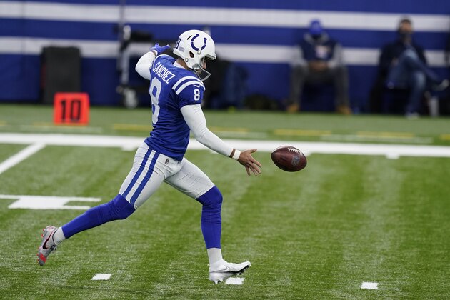 El pateador de despeje de los Colts de Indianápolis Rigoberto Sanchez en los entrenamientos previos al juego ante los Titans de Tennesseee, el domingo 29 de noviembre de 2020, en Indianápolis (AP Foto/Darron Cummings) El pateador de despeje de los Colts de Indianápolis Rigoberto Sanchez en los entrenamientos previos al juego ante los Titans de Tennesseee, el domingo 29 de noviembre de 2020, en Indianápolis (AP Foto/Darron Cummings)