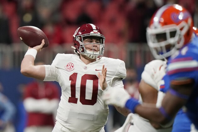 Alabama quarterback Mac Jones (10) works against Florida during the first half of the Southeastern Conference championship NCAA college football game, Saturday, Dec. 19, 2020, in Atlanta. (AP Photo/Brynn Anderson)