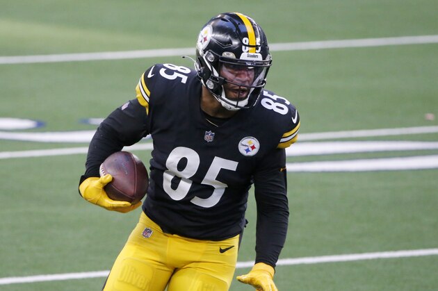 Pittsburgh Steelers tight end Eric Ebron (85) runs with the ball after a reception against the Dallas Cowboys during an NFL Football game in Arlington, Texas, Sunday, Sept. 20, 2020. (AP Photo/Michael Ainsworth)