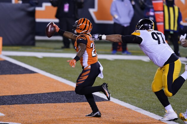 Cincinnati Bengals' Giovani Bernard (25) runs past Pittsburgh Steelers' Cameron Heyward (97) for a touchdown reception during the first half of an NFL football game, Monday, Dec. 21, 2020, in Cincinnati. (AP Photo/Michael Conroy)