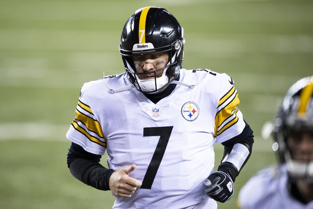 Pittsburgh Steelers quarterback Ben Roethlisberger (7) walks off the field after a 27-17 loss to the Cincinnati Bengals during an NFL football game, Sunday, Dec. 21, 2020, in Cincinnati. (AP Photo/Emilee Chinn)