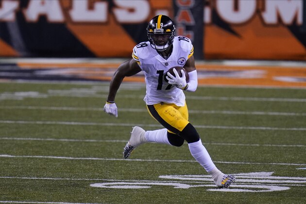 Pittsburgh Steelers' JuJu Smith-Schuster (19) runs during the second half of an NFL football game against the Cincinnati Bengals, Monday, Dec. 21, 2020, in Cincinnati. (AP Photo/Michael Conroy)