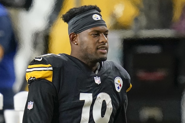 Pittsburgh Steelers wide receiver JuJu Smith-Schuster (19) on the sideline against the Washington Football Team in an NFL football game, Monday, Dec. 7, 2020, in Pittsburgh. (AP Photo/Keith Srakocic)