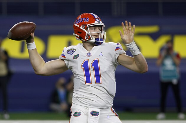 Florida quarterback Kyle Trask throws a pass during the first half of the team's Cotton Bowl NCAA college football game against Oklahoma in Arlington, Texas, Wednesday, Dec. 30, 2020. (AP Photo/Ron Jenkins)
