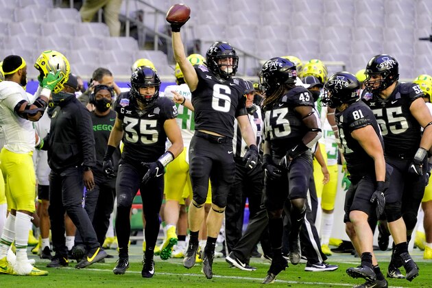 Iowa State's Rory Walling (6) celebrates his fumble recovery on a kick off against Oregon during the first half of the Fiesta Bowl NCAA college football game, Saturday, Jan. 2, 2021, in Glendale, Ariz. (AP Photo/Rick Scuteri)