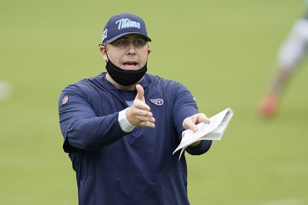 Tennessee Titans offensive coordinator Arthur Smith instructs his players during NFL football training camp Friday, Aug. 21, 2020, in Nashville, Tenn. (AP Photo/Mark Humphrey, Pool)