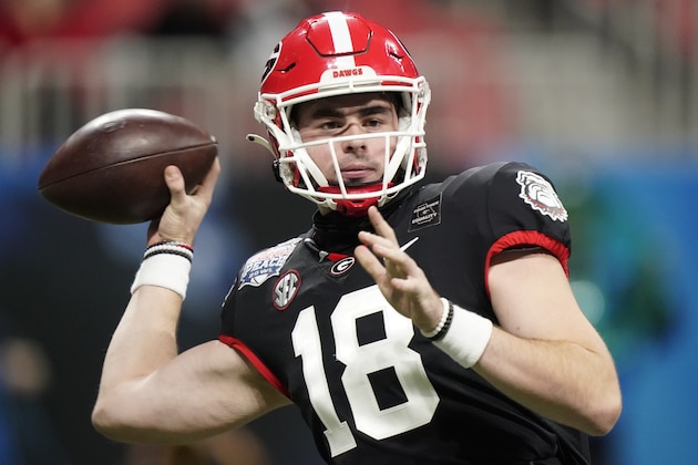 Georgia quarterback JT Daniels (18) works against Cincinnati during the first half of the Peach Bowl NCAA college football game, Friday, Jan. 1, 2021, in Atlanta. (AP Photo/Brynn Anderson)