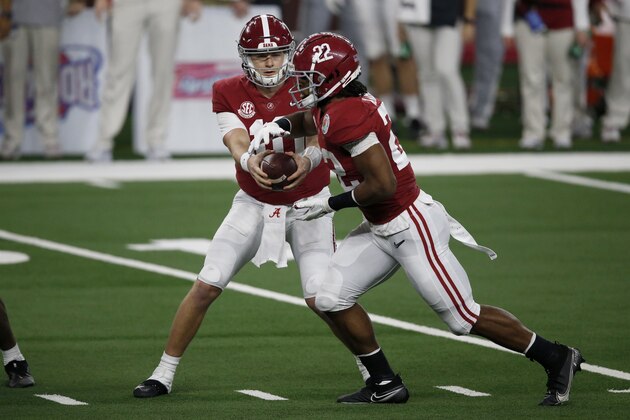 Alabama quarterback Mac Jones (10) hands the ball off to running back Najee Harris (22) in the first half of the Rose Bowl NCAA college football game against Notre Dame in Arlington, Texas, Friday, Jan. 1, 2021. (AP Photo/Roger Steinman)