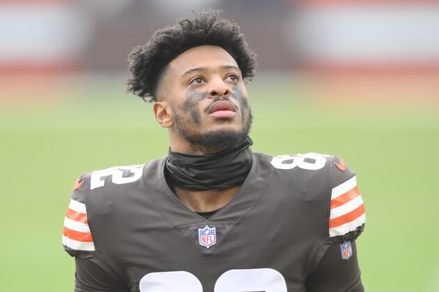 Cleveland Browns wide receiver Rashard Higgins warms up before an NFL football game against the Pittsburgh Steelers, Sunday, Jan. 3, 2021, in Cleveland. The Browns won 24-22. (AP Photo/David Richard)