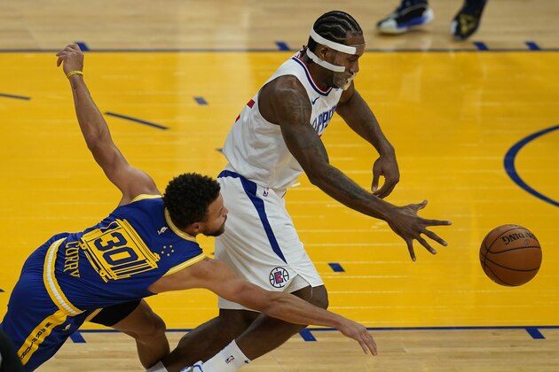 Golden State Warriors guard Stephen Curry (30) reaches for the ball next to Los Angeles Clippers forward Kawhi Leonard during the first half of an NBA basketball game in San Francisco, Wednesday, Jan. 6, 2021. (AP Photo/Jeff Chiu)