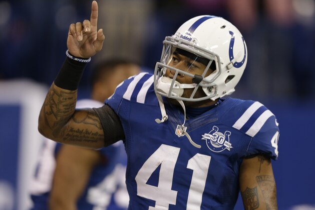 Indianapolis Colts' Antoine Bethea (41) prepares for an NFL football game against the Jacksonville Jaguars Sunday, Dec. 29, 2013, in Indianapolis. (AP Photo/Darron Cummings)