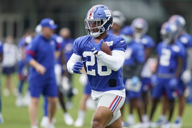New York Giants' Saquon Barkley runs the ball during practice at the NFL football team's training camp in East Rutherford, N.J., Wednesday, Aug. 19, 2020. The Giants open their season against the Pittsburgh Steelers on Sept. 14. (AP Photo/Seth Wenig)